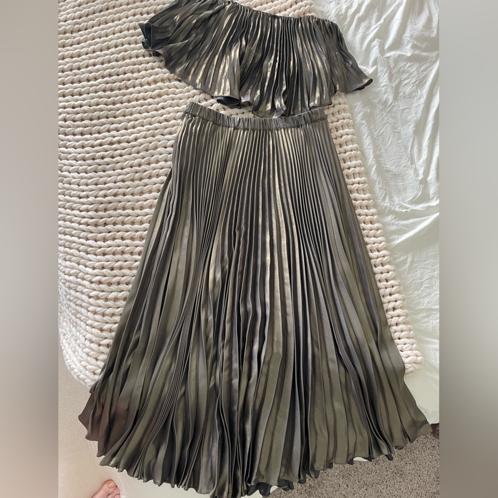 Anthropologie Green Pleated Metallic Skirt Set - Picture 5 of 10